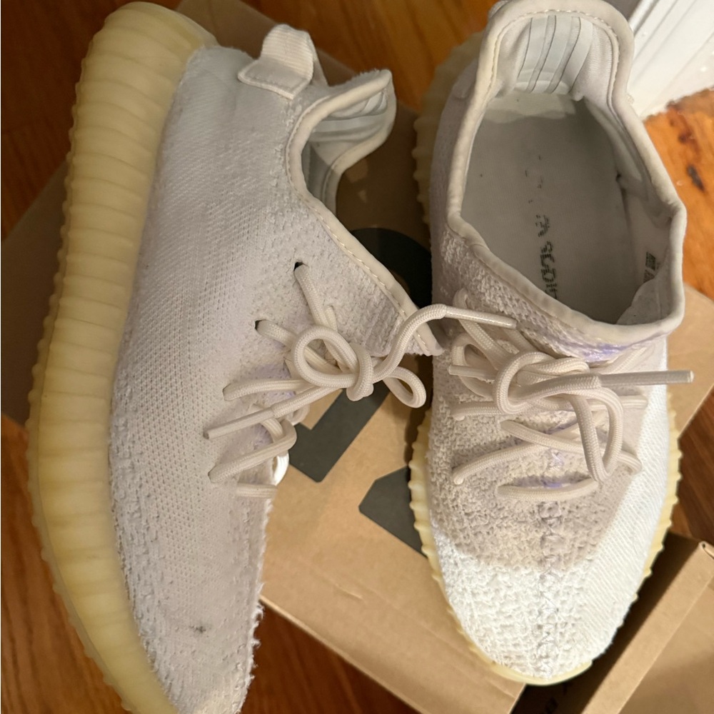 Adidas Yeezy Boost 350 V2 Box